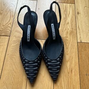 Manolo Blahnik Navy Patterned Slingback 50 Heels
Navy leather , gray fabric New